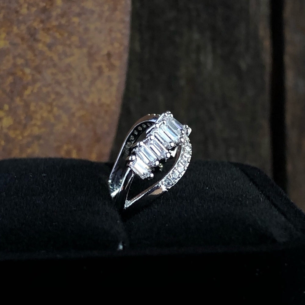 STERLING SILVER CRISSCROSSED RING SIZE 6 - Picture 5 of 8